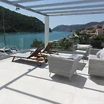 Riva - Five Bedroom With Pool And Sea View *
