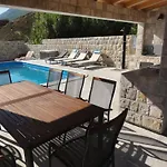 Riva - Five Bedroom With Pool And Sea View ヴィラ Mokošica