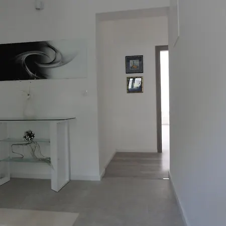 Riva - Five Bedroom With Pool And Sea View Вилла *