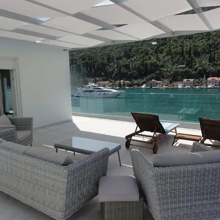 Riva - Five Bedroom With Pool And Sea View Мокошица