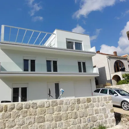 Riva - Five Bedroom With Pool And Sea View