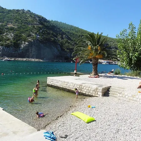 Riva - Five Bedroom With Pool And Sea View Мокошица