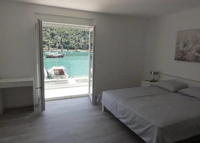 Riva - Five Bedroom With Pool And Sea View *