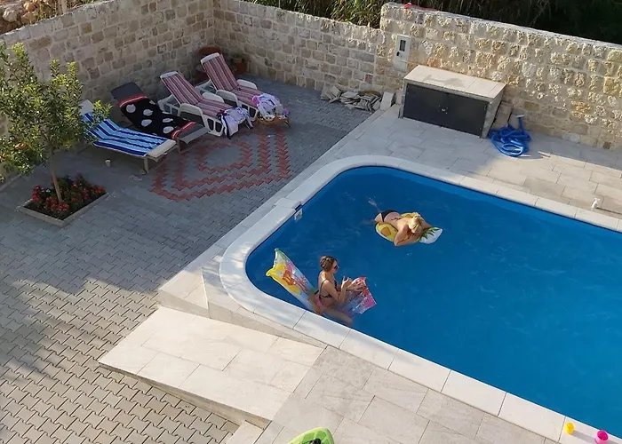 Riva - Five Bedroom With Pool And Sea View *