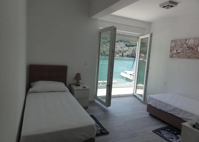 别墅 Riva - Five Bedroom With Pool And Sea View