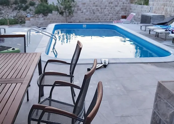 Riva - Five Bedroom With Pool And Sea View