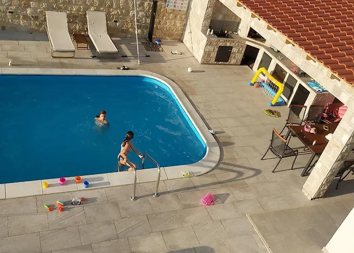 Riva - Five Bedroom With Pool And Sea View