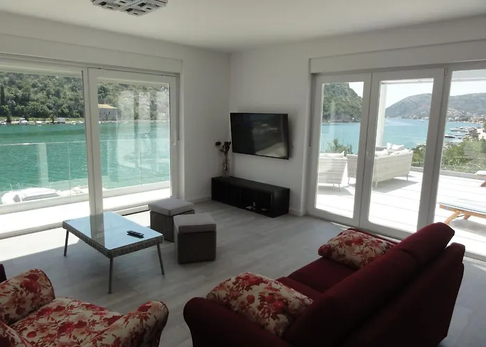 别墅 Riva - Five Bedroom With Pool And Sea View