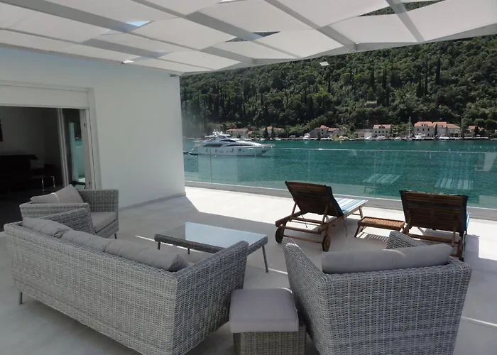 Riva - Five Bedroom With Pool And Sea View Mokošica