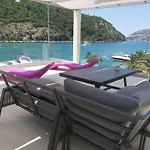 Riva - Five Bedroom With Pool And Sea View Βίλα
