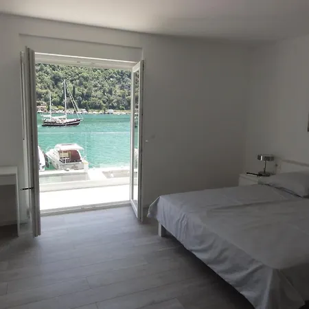 Riva - Five Bedroom With Pool And Sea View *