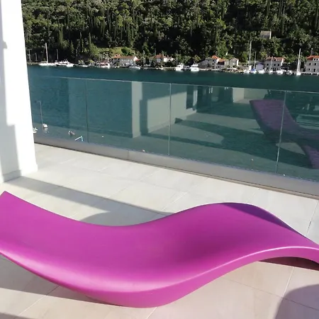 Riva - Five Bedroom With Pool And Sea View Vila *