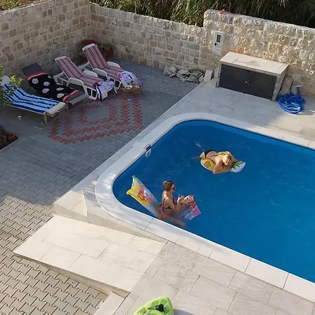 Riva - Five Bedroom With Pool And Sea View *