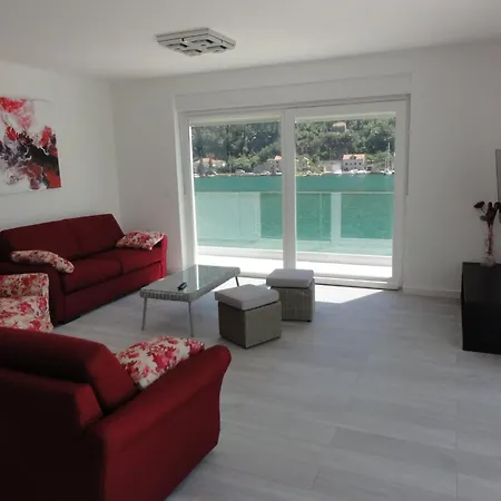 Riva - Five Bedroom With Pool And Sea View Vila *