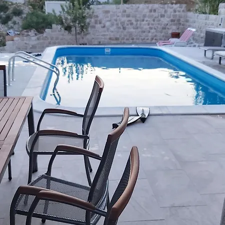 Riva - Five Bedroom With Pool And Sea View