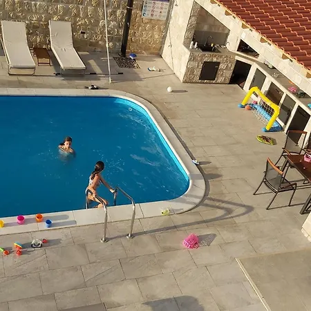 Riva - Five Bedroom With Pool And Sea View