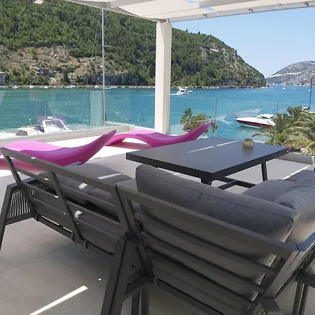 Riva - Five Bedroom With Pool And Sea View Vila