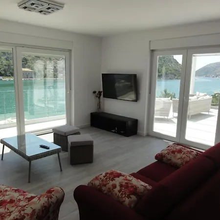Villa Riva - Five Bedroom With Pool And Sea View