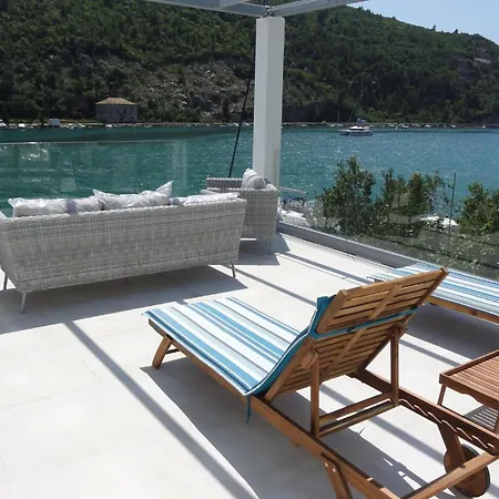 Riva - Five Bedroom With Pool And Sea View فيلة *