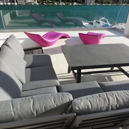 Vila Riva - Five Bedroom With Pool And Sea View