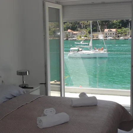 Riva - Five Bedroom With Pool And Sea View فيلة Mokošica