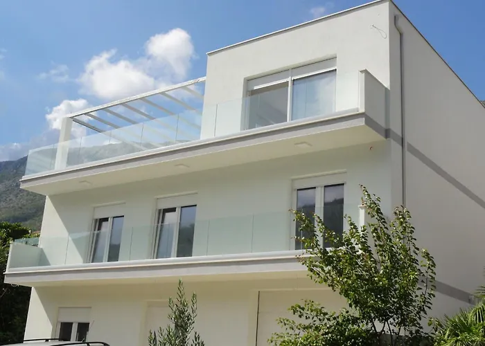 Riva - Five Bedroom With Pool And Sea View Villa *