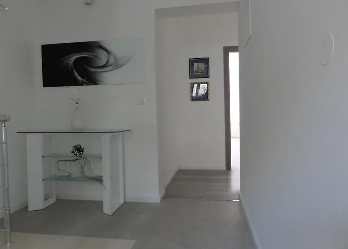 Riva - Five Bedroom With Pool And Sea View Villa *