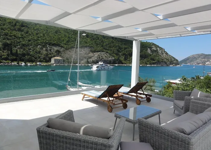 Riva - Five Bedroom With Pool And Sea View