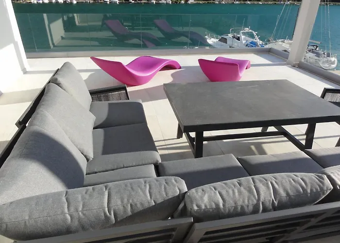 Villa Riva - Five Bedroom With Pool And Sea View