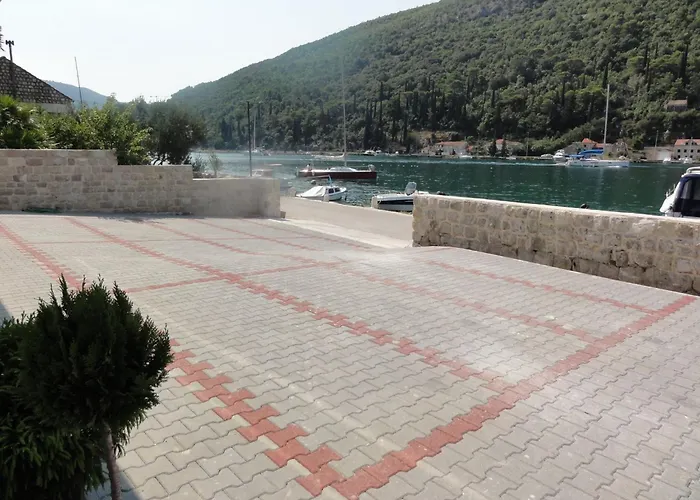 Riva - Five Bedroom With Pool And Sea View *